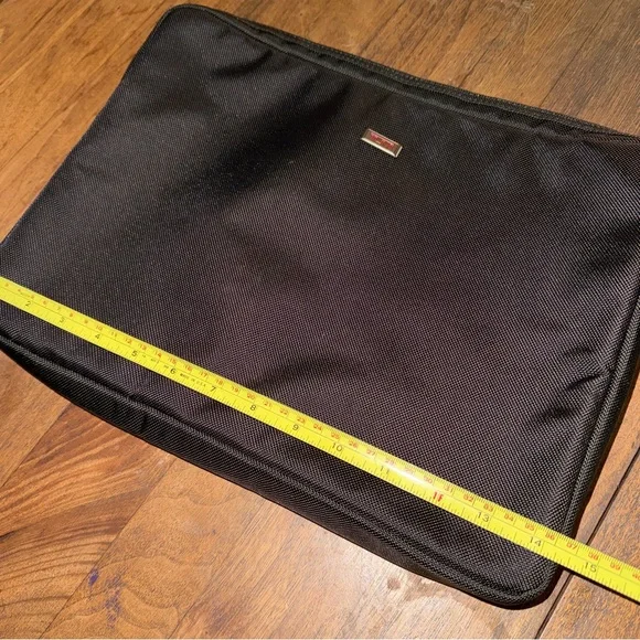 Tumi laptop sleeve cover - Picture 5 of 6